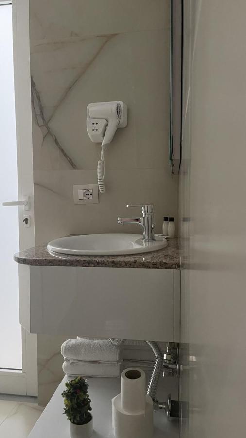 Hotel Ms Sarande Bagian luar foto